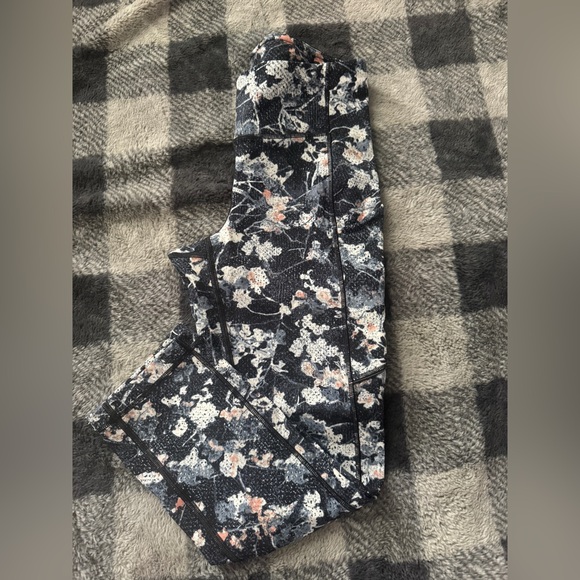 Lululemon Athletica Floral Patterned Leggings Size 4 - Picture 1 of 6